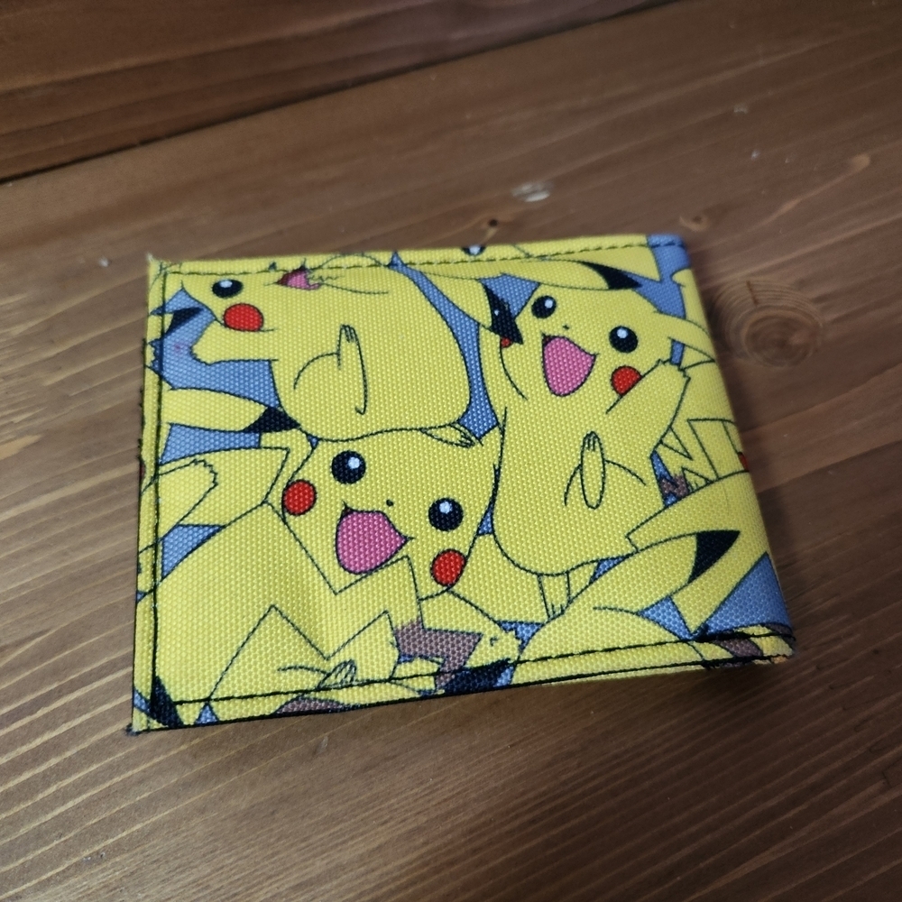 Pokemon Yellow and Black Pikachu Wallet and Key Ring Set - Picture 6 of 9